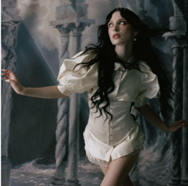 Holly Humberstone apresenta a sombria “Die Happy”