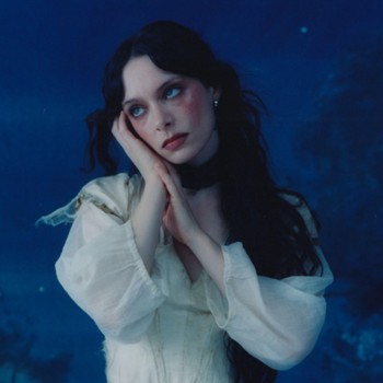 Holly Humberstone anuncia segundo álbum, “Cruel World ”, para o dia 10 de abril de 2026