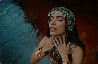 ANITTA CELEBRA DIVINDADE FEMININA EM ATO III DE “EQUILIBRIVM”