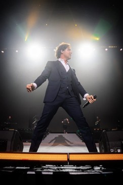 David Bisbal surpreende ao cantar “Vivir así es morir de amor”