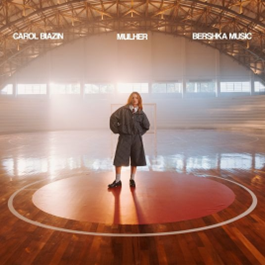 Carol Biazin x Bershka juntas em uma colaboração que transforma música em moda