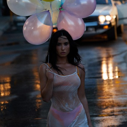 Demi Lovato lança o single  “Low Rise Jeans”