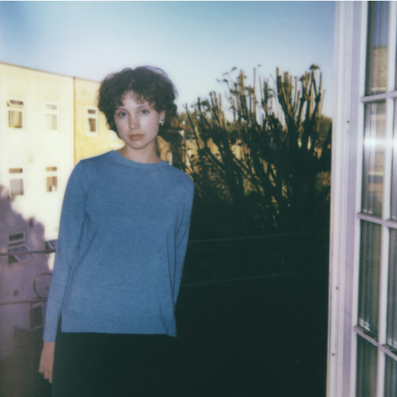 Cantora e compositora em ascensão Liana Flores lança o single “So it goes”
