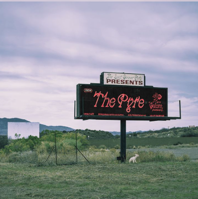 Segundo álbum da banda The Last Dinner Party, “From The Pyre” ganha versão deluxe com três faixas inéditas