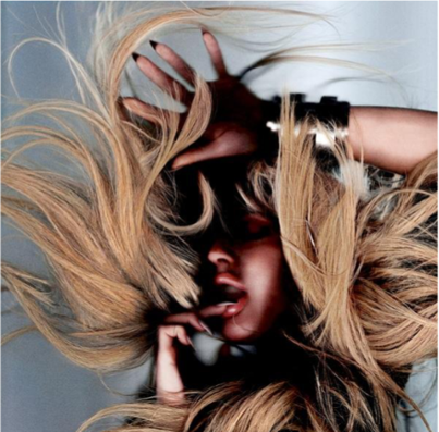 Ellie Goulding apresenta mais uma faixa de seu novo álbum. Ouça “Four Seasons”, agora!