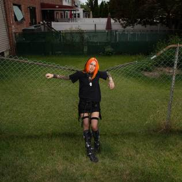 Bea Miller anuncia o álbum “Mr. Peaked In High School” e lança o novo single “drunk enough”