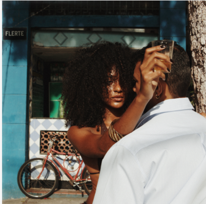 “Flerte”: Xamã apresenta álbum que mistura rap, afrobeat e sonoridades dançantes