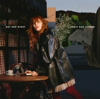 O aguardado novo álbum de Carly Rae Jepsen, “Day and Night”, chega aos aplicativos de música