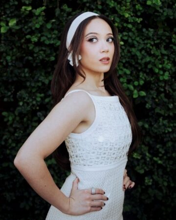Artista duas vezes vencedora do GRAMMY®, Laufey assina com Interscope Records/Verve Records