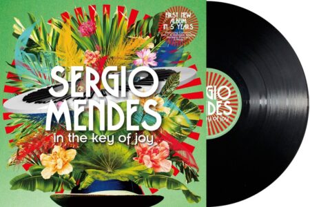 Último álbum de estúdio de Sergio Mendes lançado no Brasil, “in the key of joy” ganha sua primeira edição mundial em vinil pela Universal Music Brasil